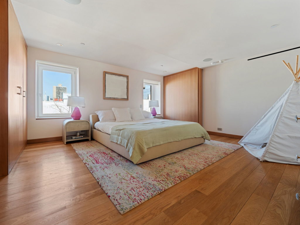 17-383-West-Broadway-Penthouse-Upstairs-Bed