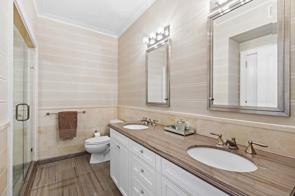 530 Park Avenue, 17F - Bathroom 2