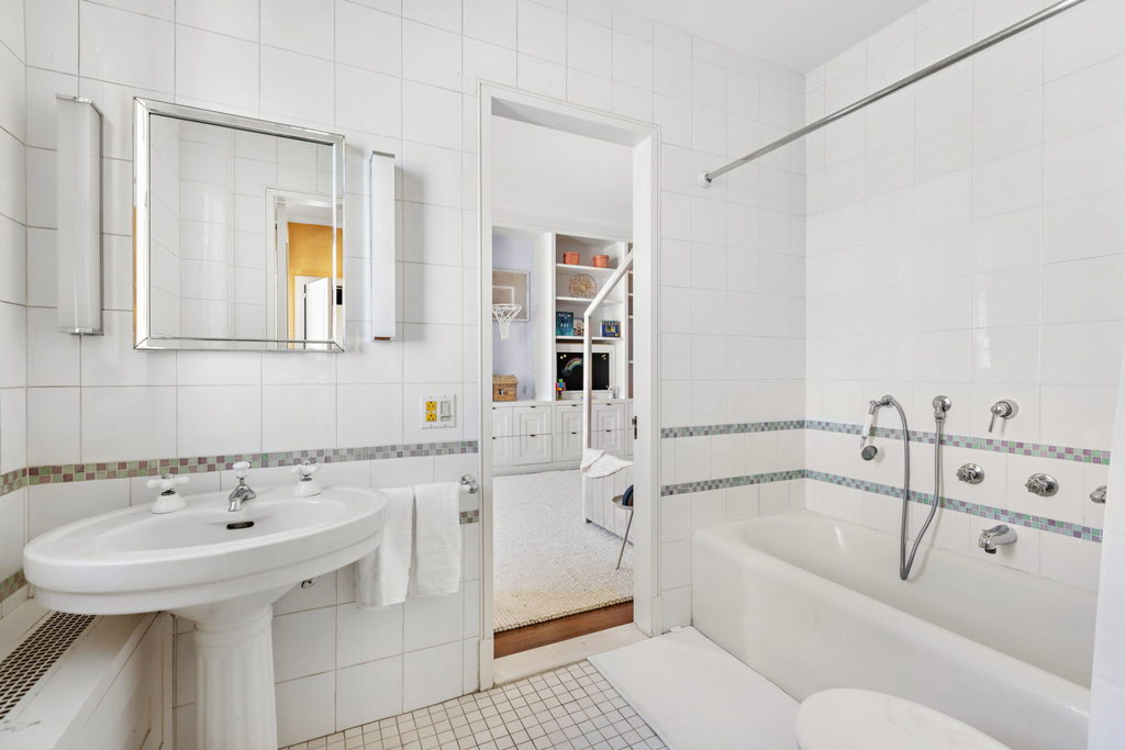 30 East 71, 11B - Bathroom 3