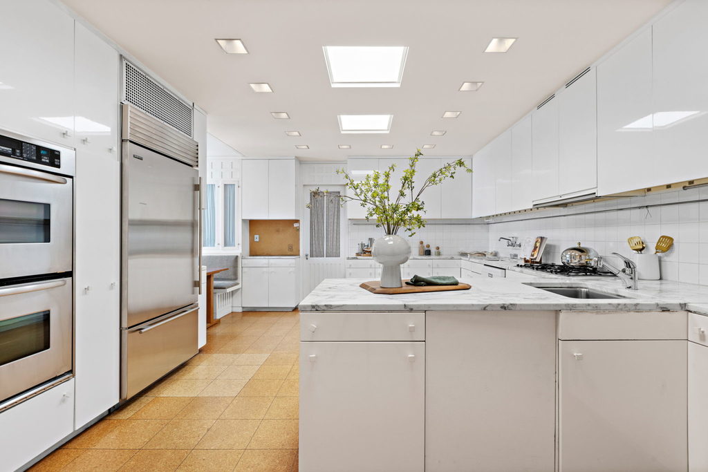 30 East 71, 11B - Kitchen 2