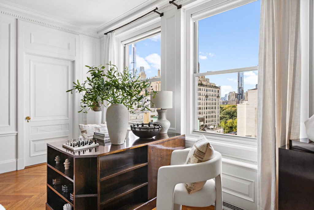 30 East 71, 11B - Living Desk View