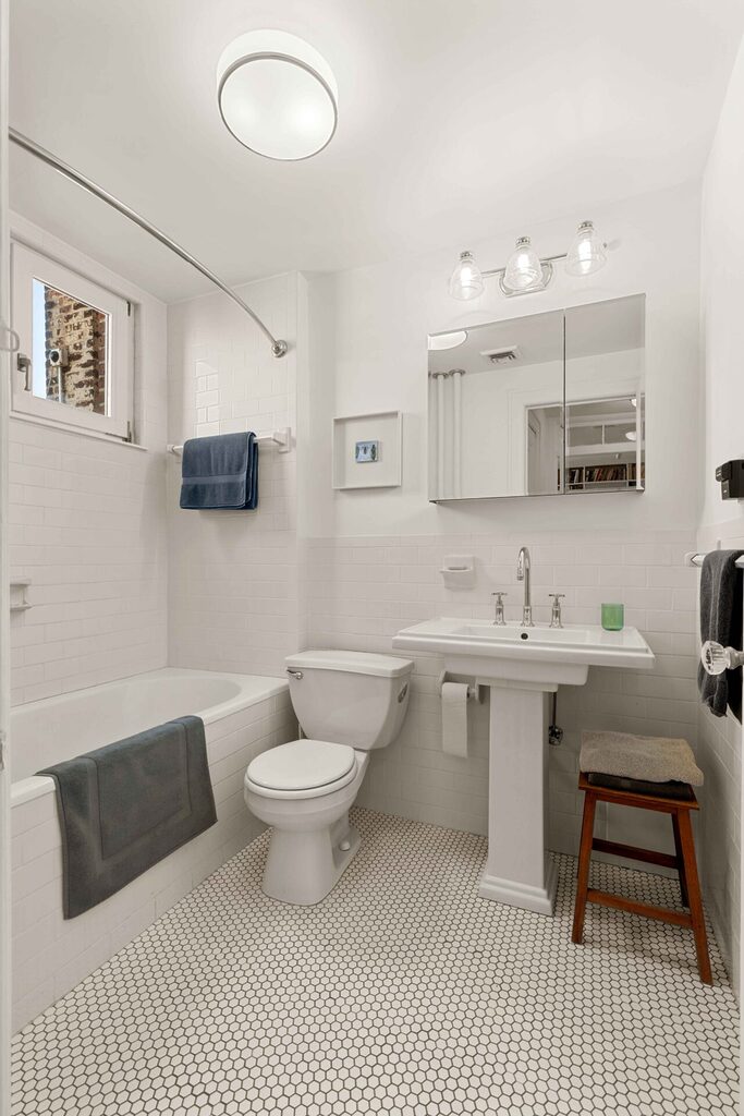 29 Perry, 5R - Bathroom