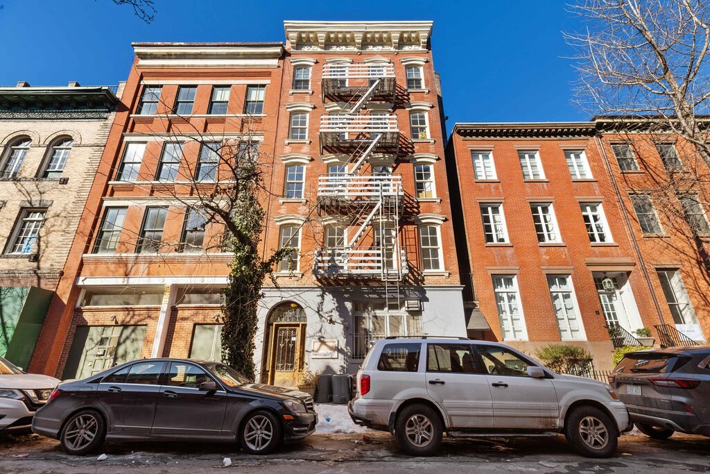 29 Perry, 5R - Facade