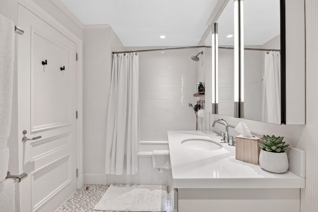 279 CPW, Bathroom 3
