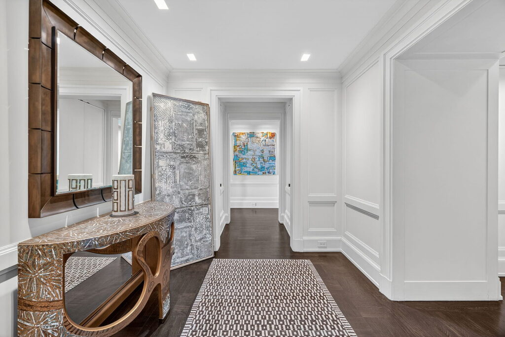 279 CPW, Hall