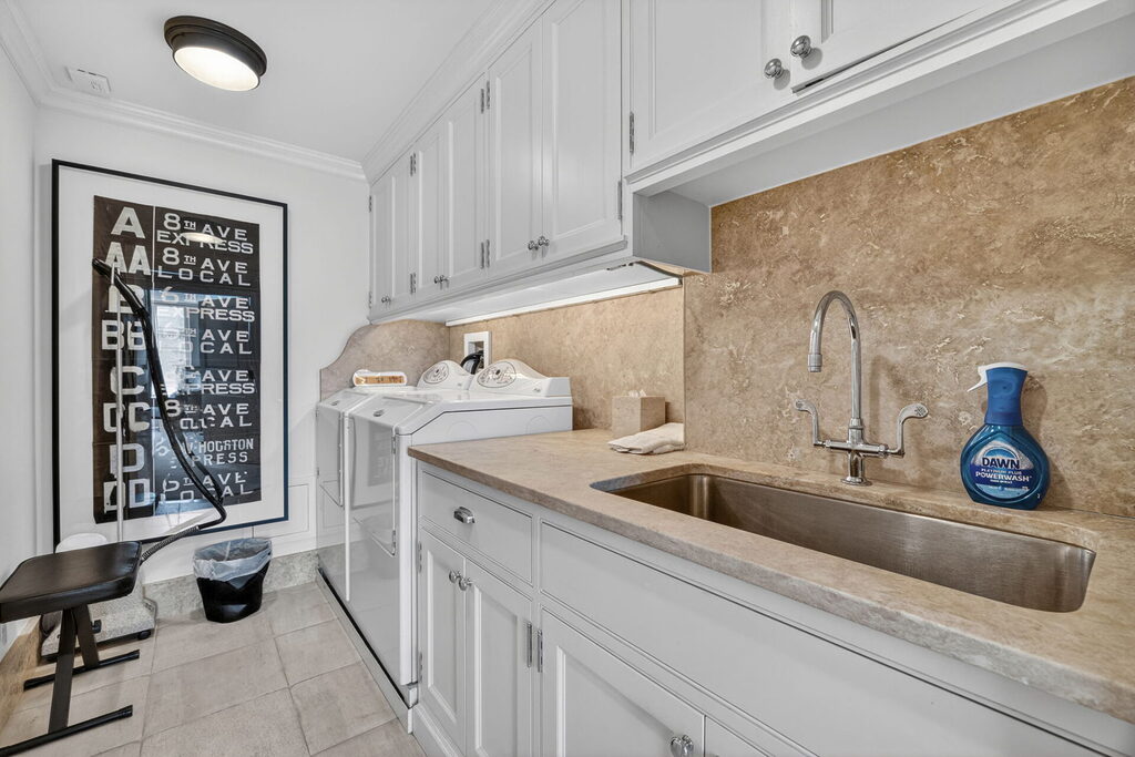279 CPW, Laundry