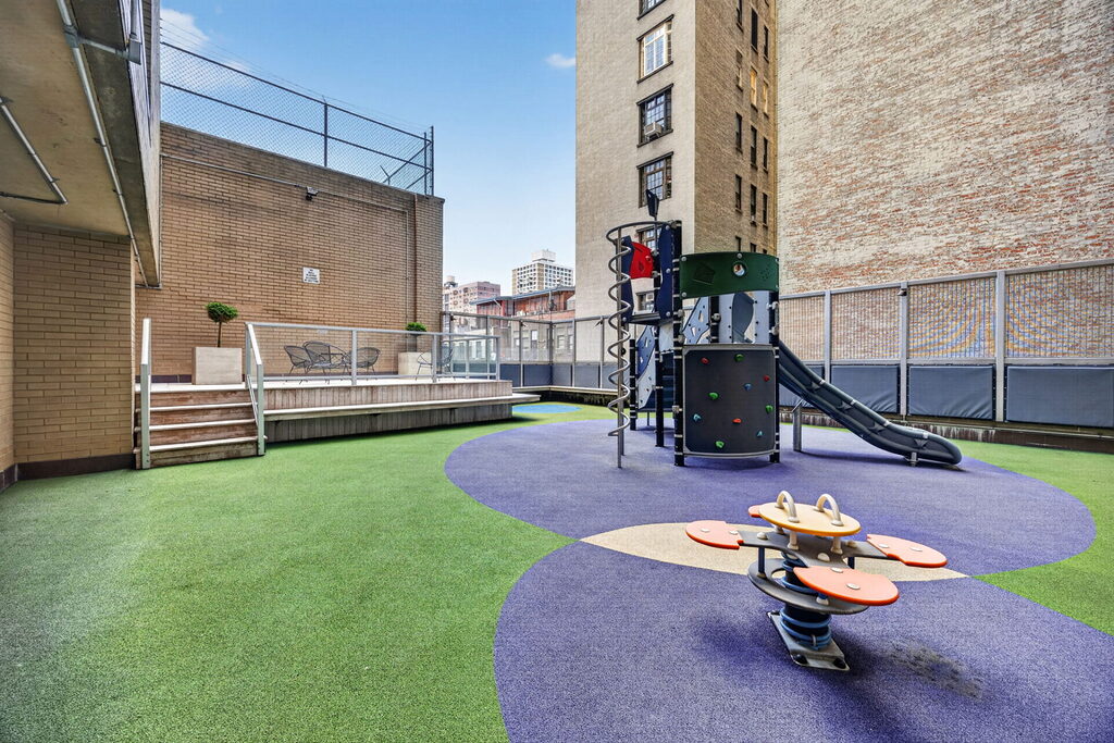 279 CPW, Play Area