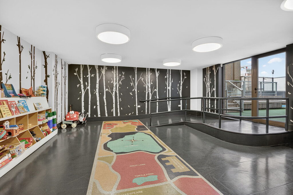 279 CPW, Playroom