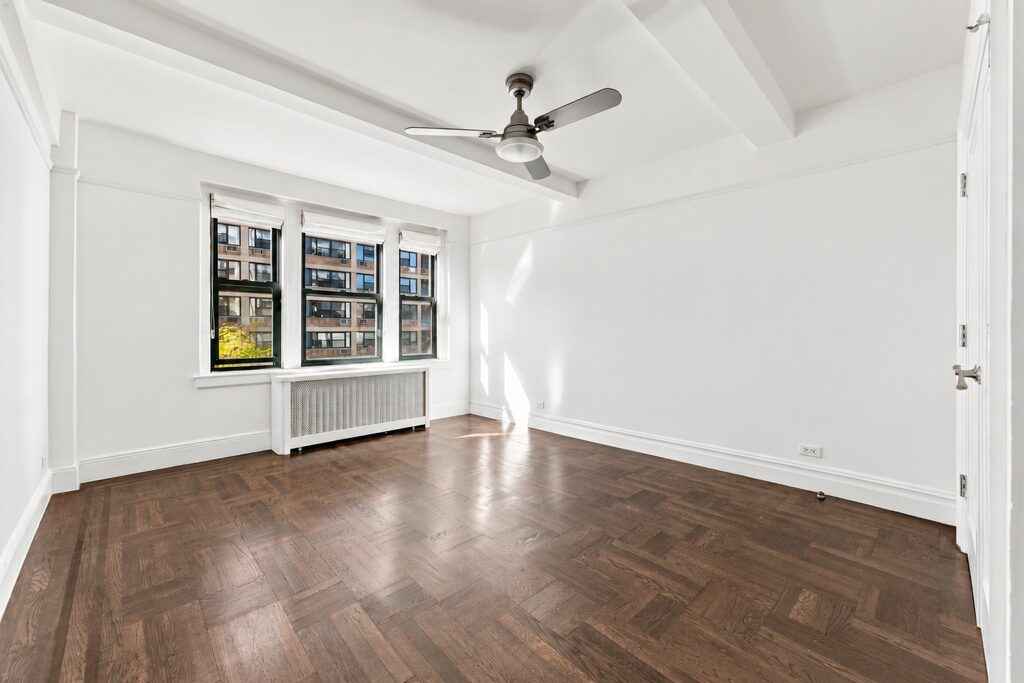 65W95,6A_Bedroom