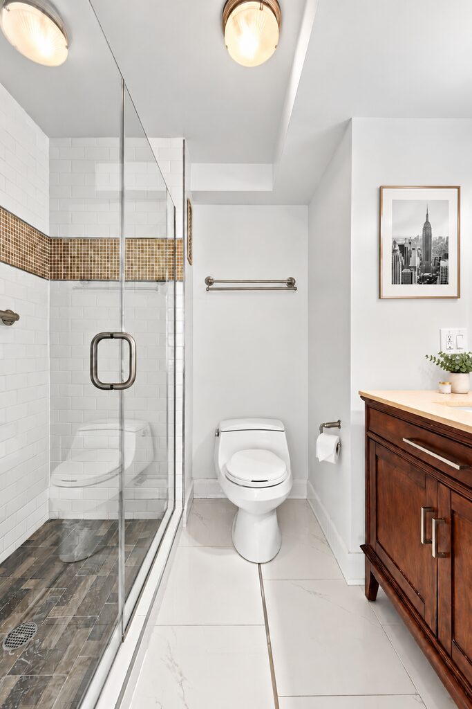 65W95,6A_PrimaryBathroom
